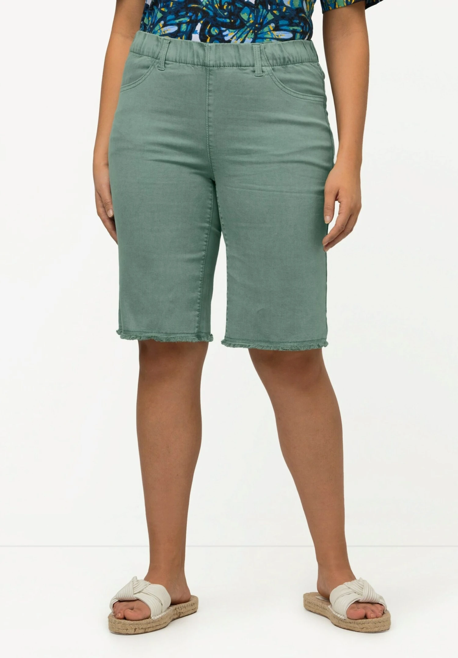 Ulla Popken Szorty - Licht Mosgroen 3 Ulla Popken Szorty - Licht Mosgroen