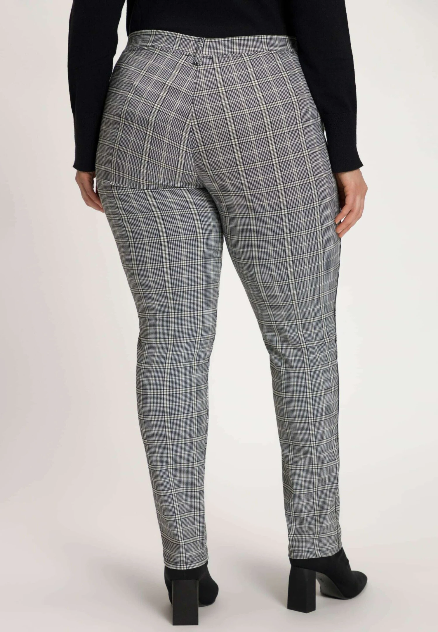 Ulla Popken Spodnie Materiałowe - Olijfgroen 5 Ulla Popken Spodnie Materiałowe - Olijfgroen - obrazek 3