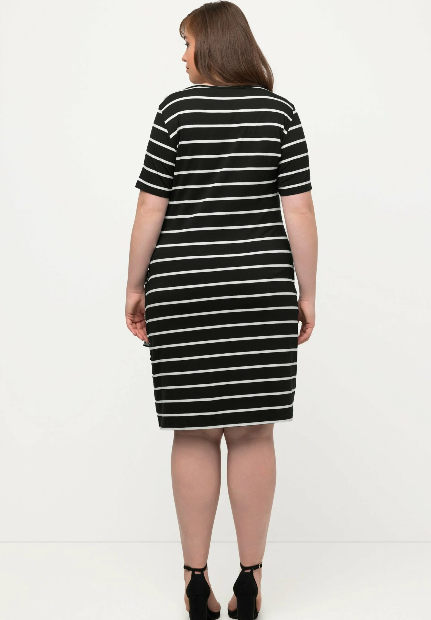 Ulla Popken MIXED STRIPE STRETCH MIDI - Sukienka Z Dżerseju - Dark Blue 5 Ulla Popken MIXED STRIPE STRETCH MIDI - Sukienka Z Dżerseju - Dark Blue - obrazek 3