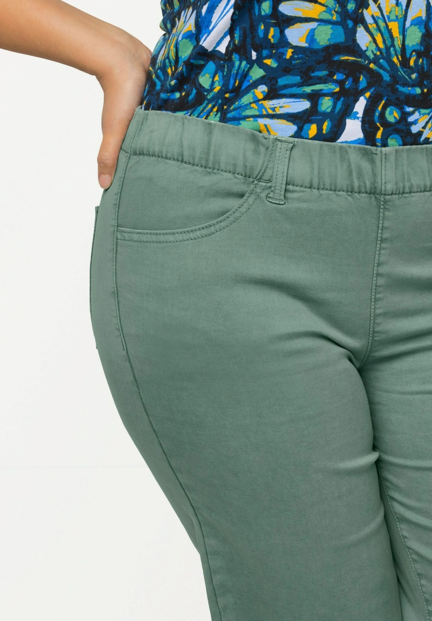 Ulla Popken Szorty - Licht Mosgroen 6 Ulla Popken Szorty - Licht Mosgroen - obrazek 4