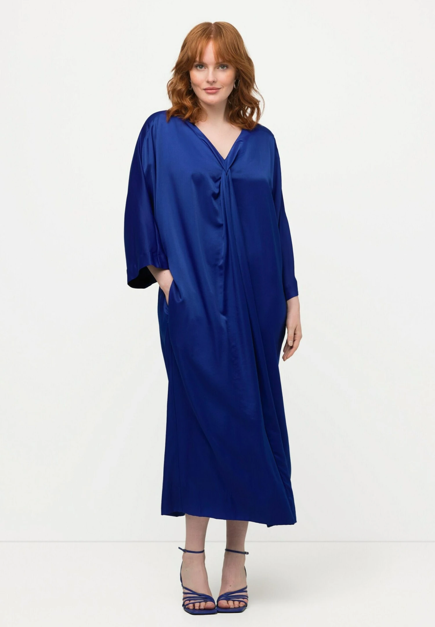 Ulla Popken V-HALS ZAKKEN - Sukienka Letnia - Donker Saffier 3 Ulla Popken V-HALS ZAKKEN - Sukienka Letnia - Donker Saffier