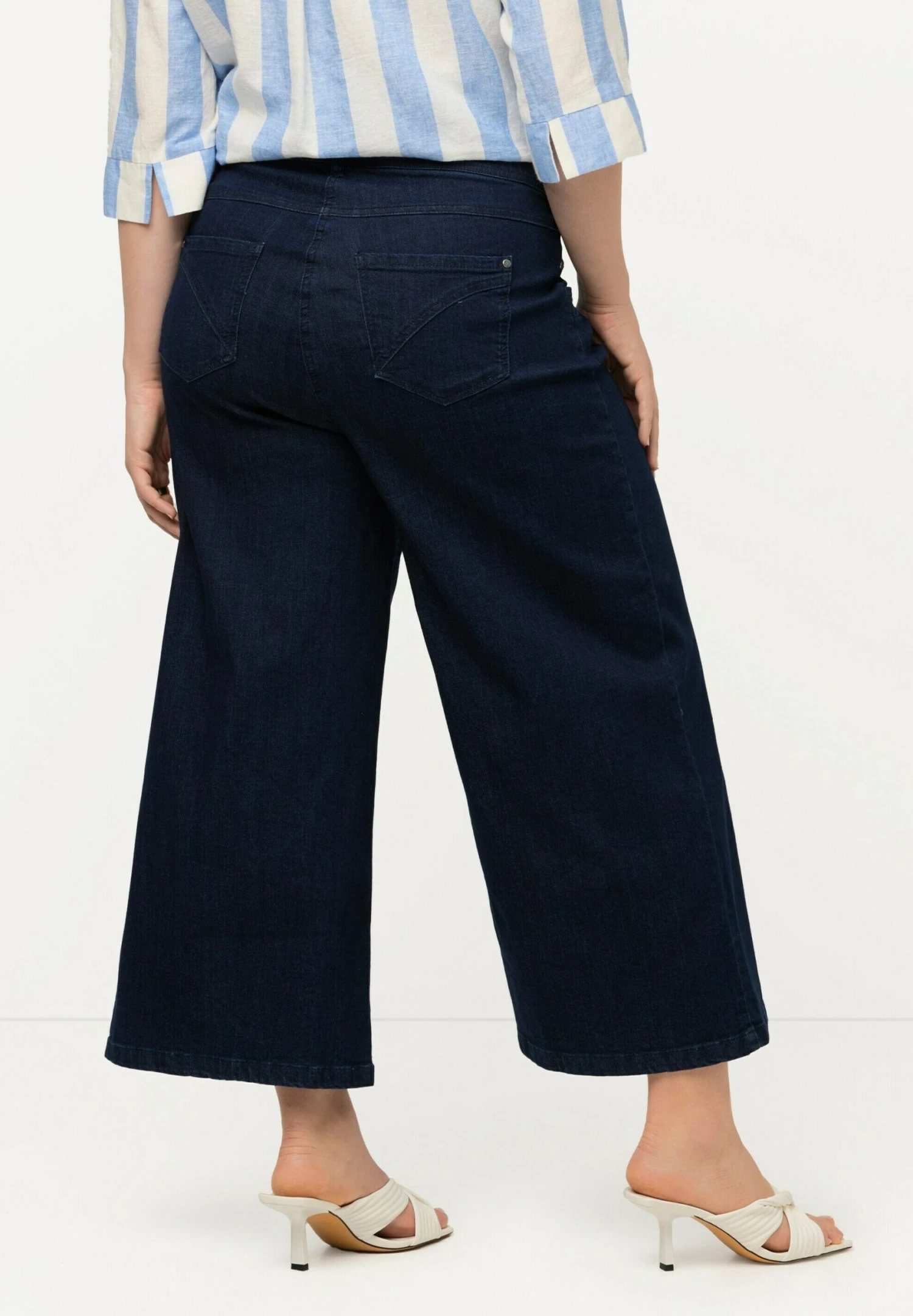 Ulla Popken MARLENE SOFT CROPPED CULOTTE - Jeansy Dzwony - Blue Denim 4 Ulla Popken MARLENE SOFT CROPPED CULOTTE - Jeansy Dzwony - Blue Denim - obrazek 3