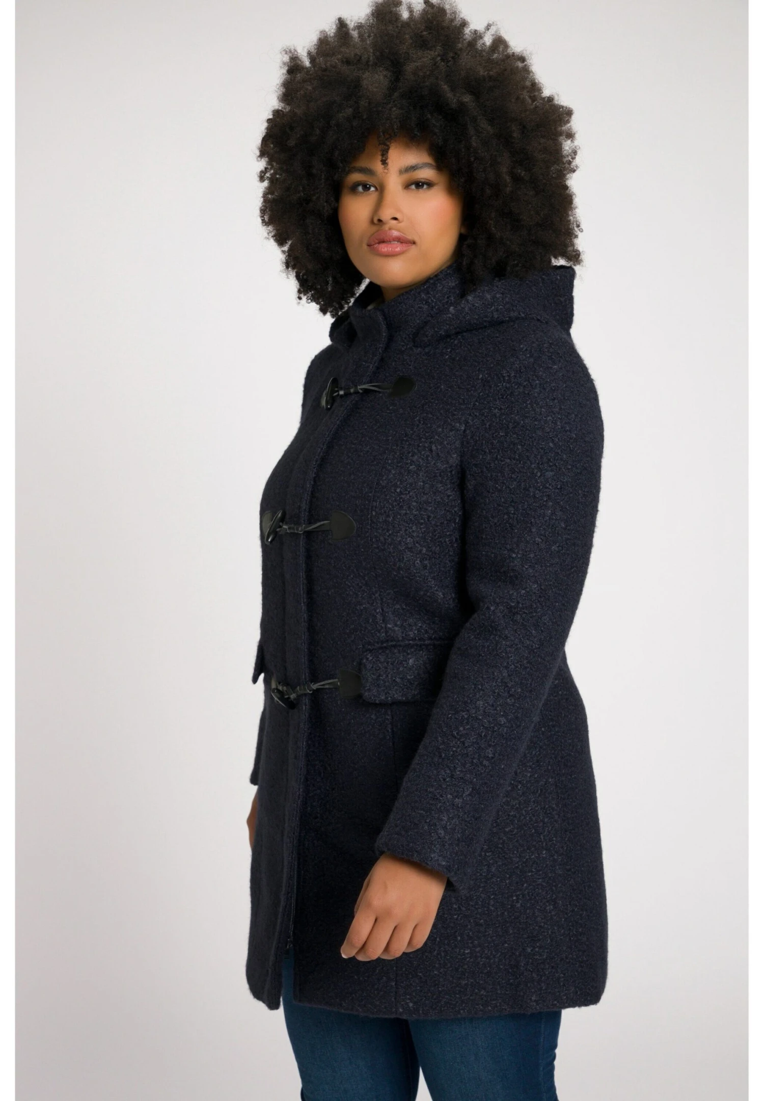 Ulla Popken Krótki Płaszcz - Night Blue 4 Ulla Popken Krótki Płaszcz - Night Blue - obrazek 2