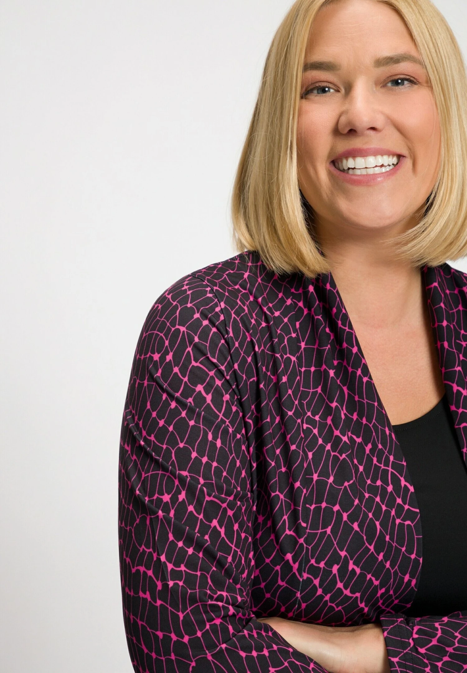 Ulla Popken MATTE GRAPHIC PRINT POCKET - Krótki Płaszcz - Hot Pink Multi 6 Ulla Popken MATTE GRAPHIC PRINT POCKET - Krótki Płaszcz - Hot Pink Multi - obrazek 4