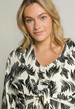 Ulla Popken Kurtka Wiosenna - Offwhite 8 Ulla Popken Kurtka Wiosenna - Offwhite -Lindex 50d81a660da649328fcc3668a298a49a