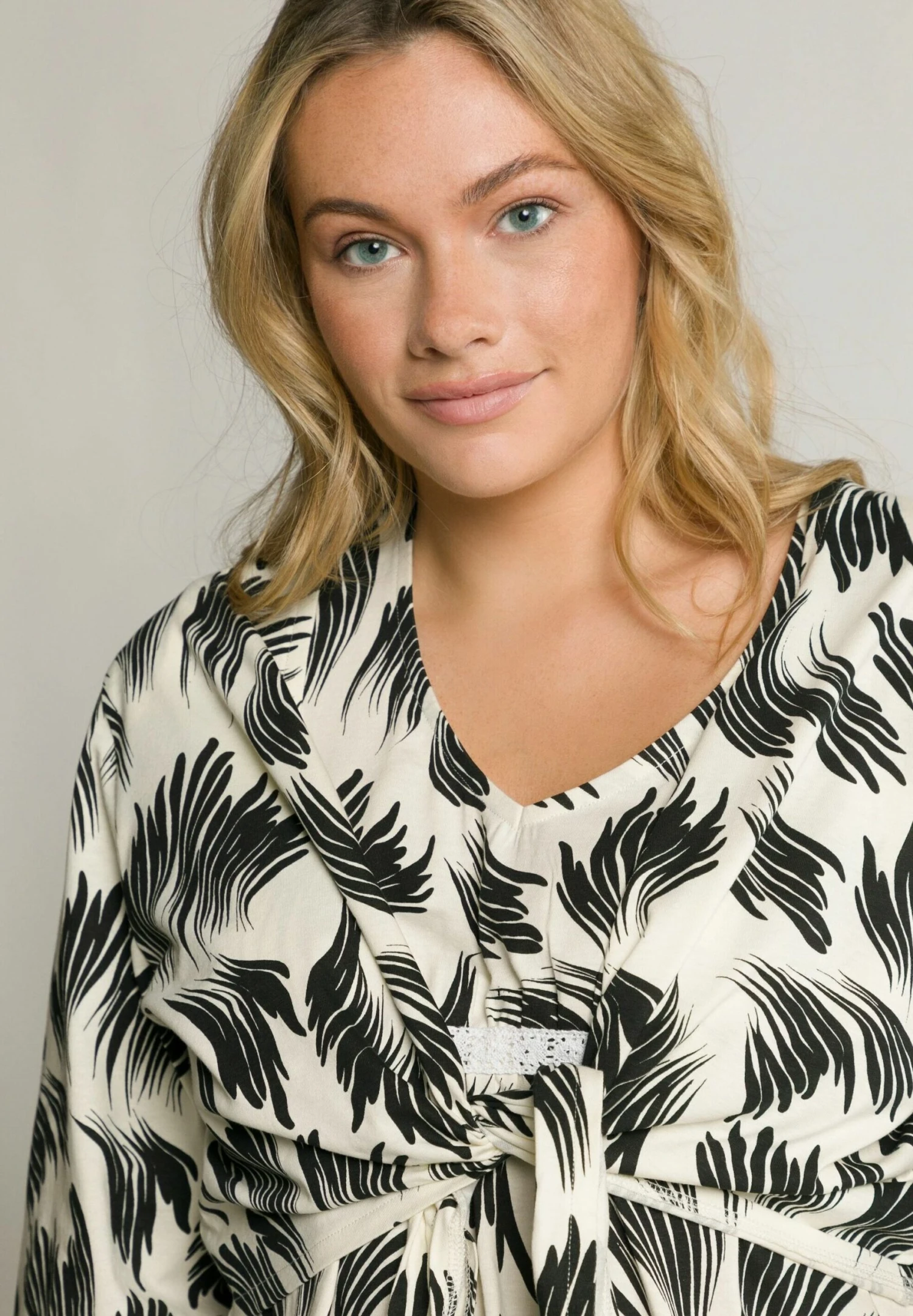 Ulla Popken Kurtka Wiosenna - Offwhite 5 Ulla Popken Kurtka Wiosenna - Offwhite - obrazek 3