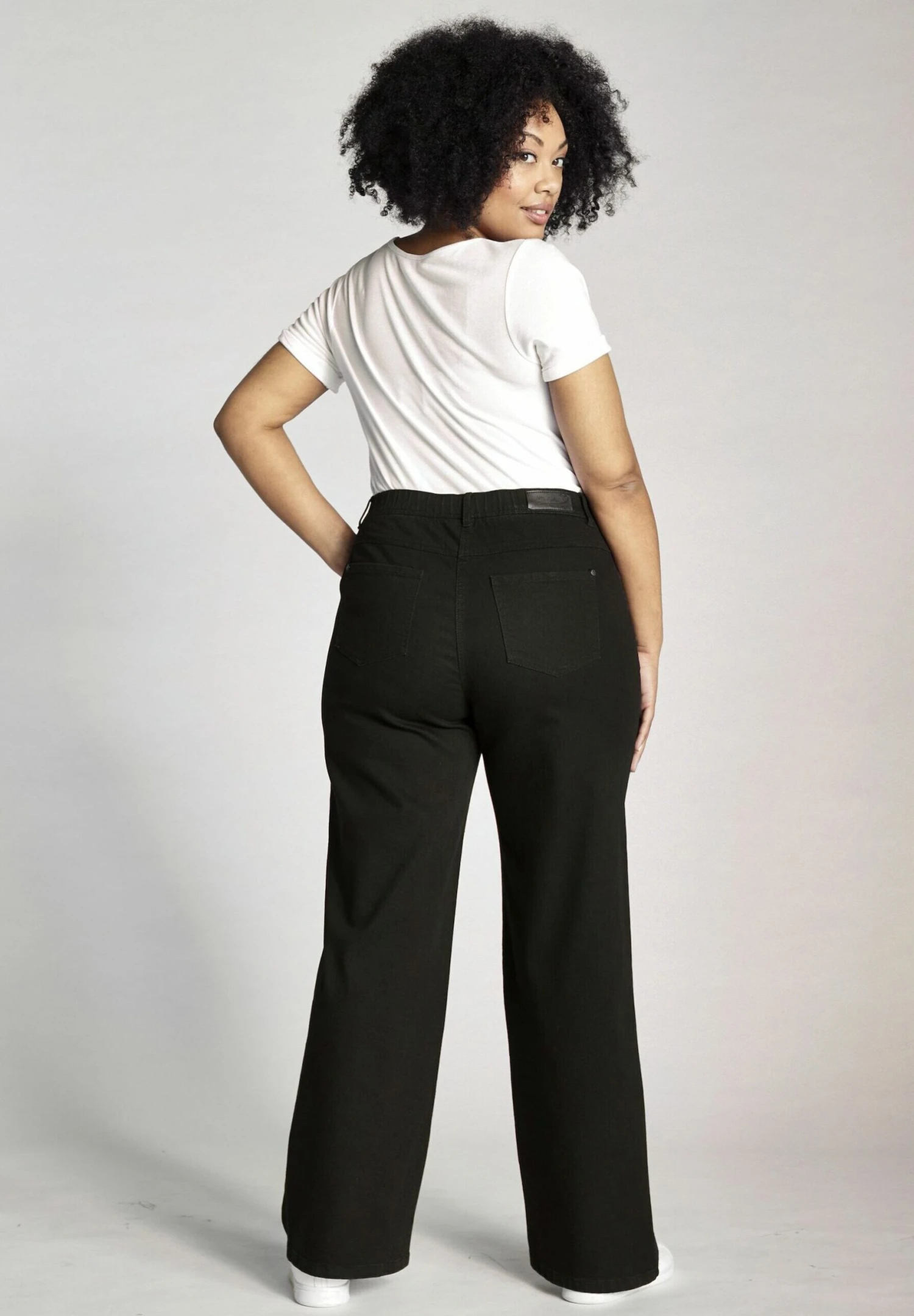 Ulla Popken Jeansy Straight Leg - Noir 4 Ulla Popken Jeansy Straight Leg - Noir - obrazek 2