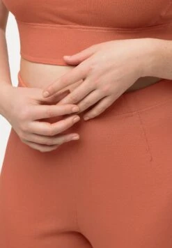 Ulla Popken Szorty - Koralle -Lindex 727d41c557b14e0689ce7417eae22c87