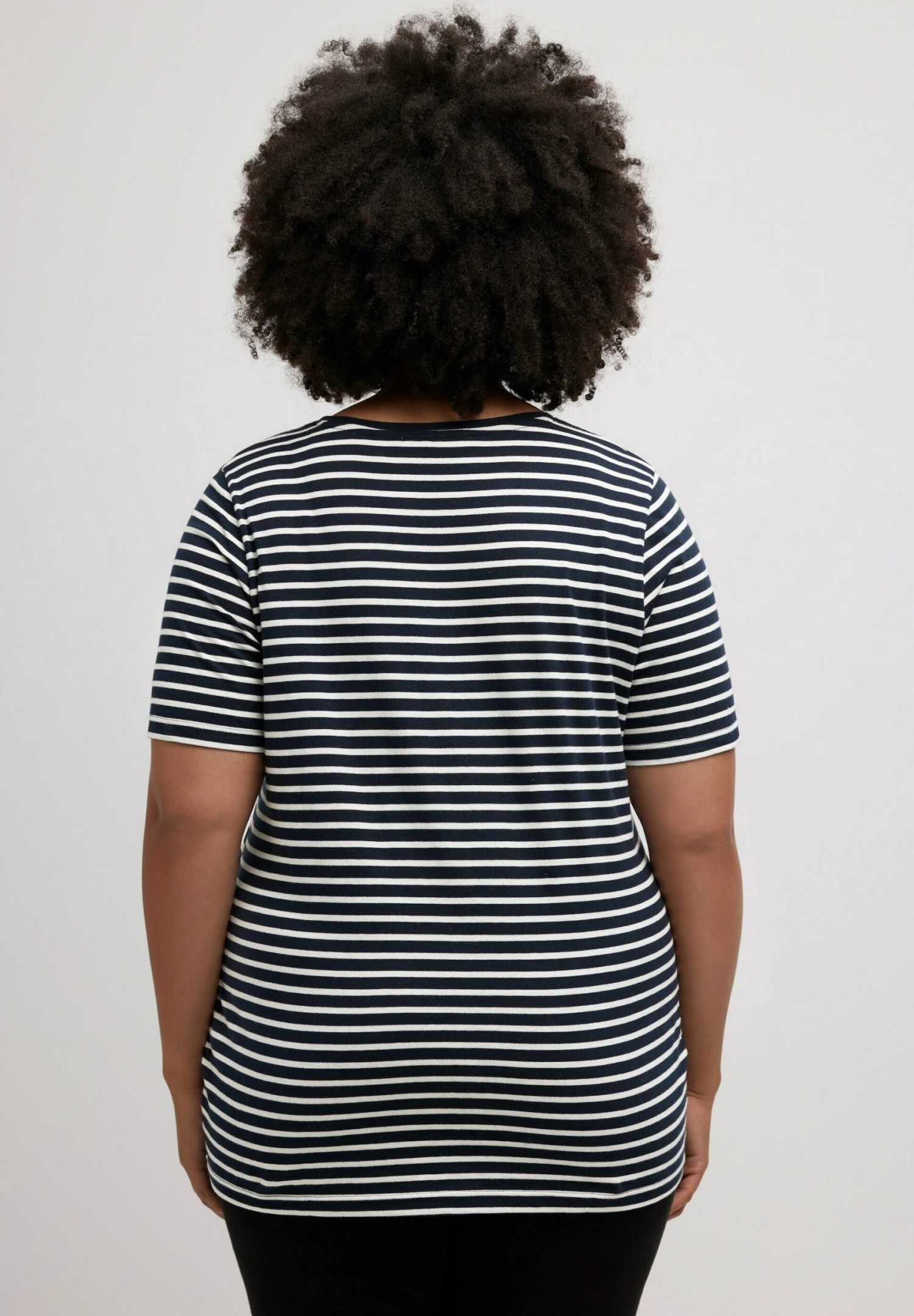 Ulla Popken STRIPE ROUND NECK SHORT SLEEVE - Koszulka Do Spania - Navy Blue Stripe 5 Ulla Popken STRIPE ROUND NECK SHORT SLEEVE - Koszulka Do Spania - Navy Blue Stripe - obrazek 3