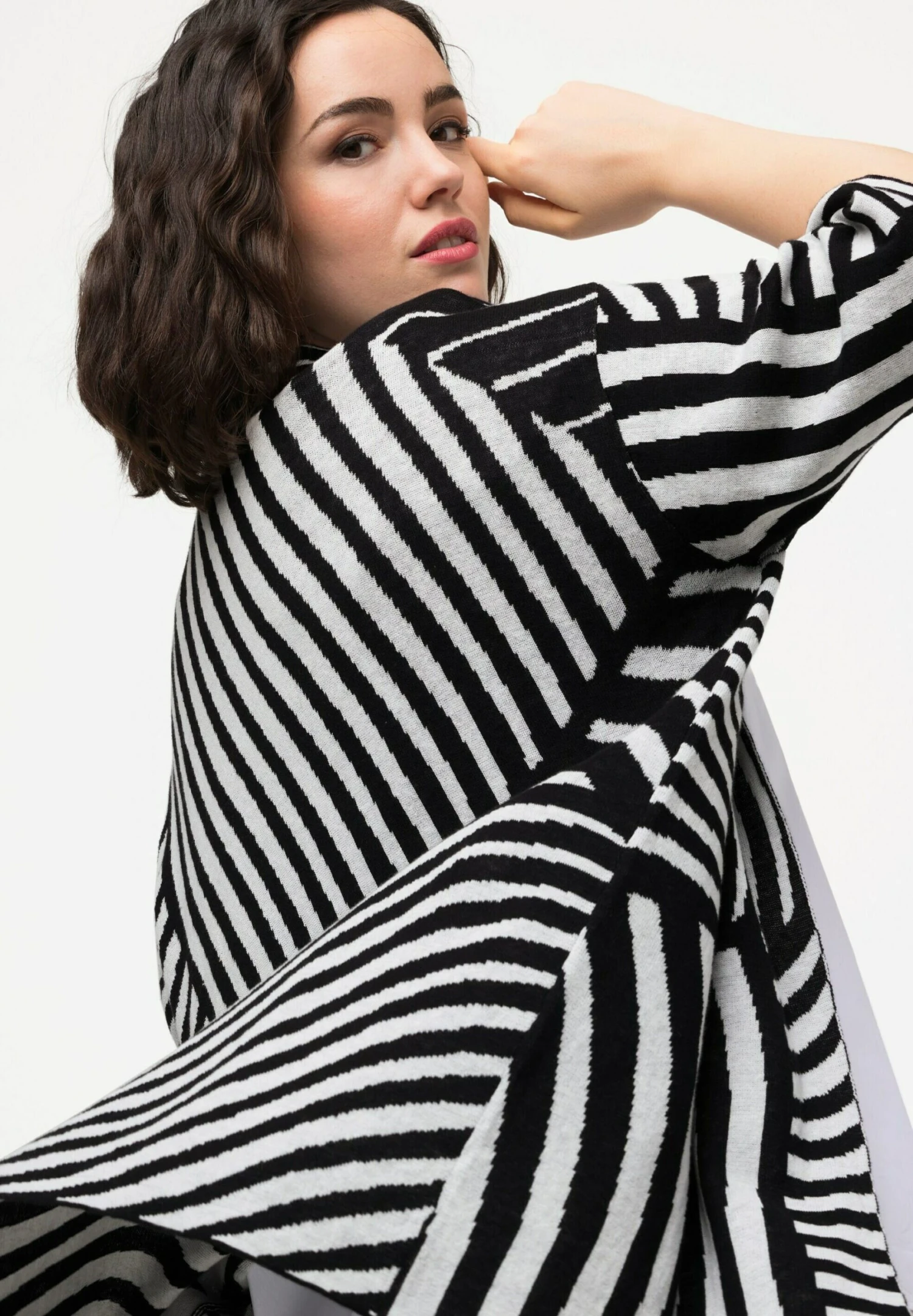 Ulla Popken Kardigan - Schwarz 5 Ulla Popken Kardigan - Schwarz - obrazek 3