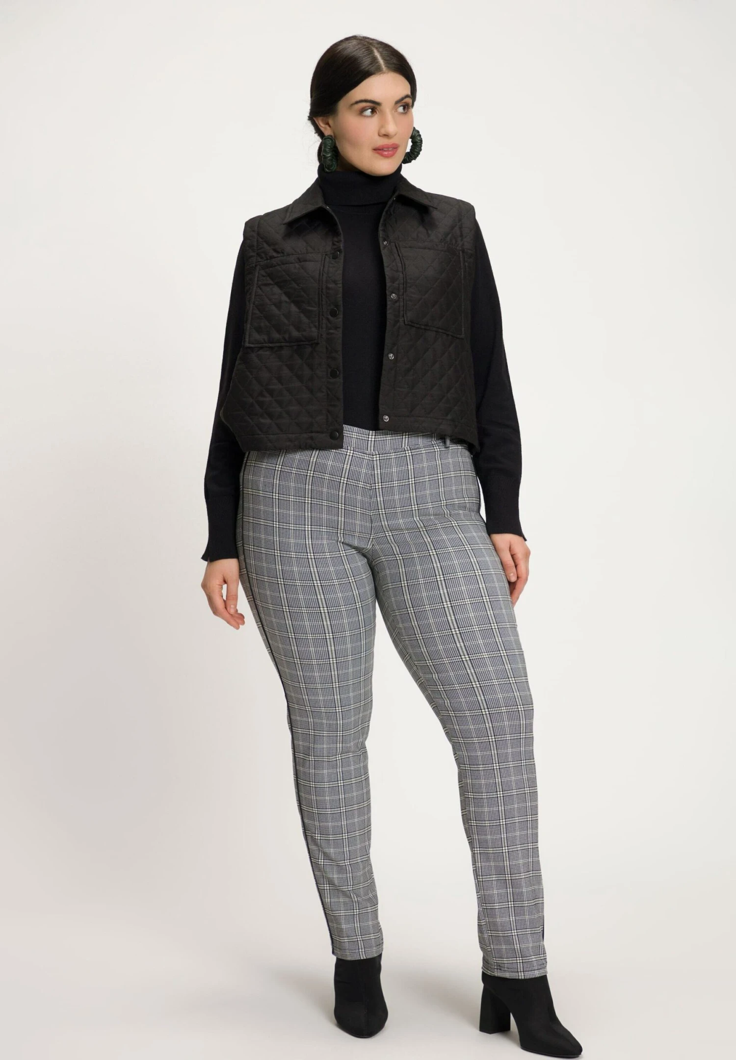 Ulla Popken Spodnie Materiałowe - Olijfgroen 4 Ulla Popken Spodnie Materiałowe - Olijfgroen - obrazek 2