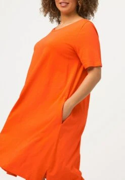 Ulla Popken A-LIJN RONDE HALS KORTE MOUWEN ZAKKEN - Sukienka Z Dżerseju - Mandarijn -Lindex 9b61e44ac93844f2bb6ac01fd7cd13cf