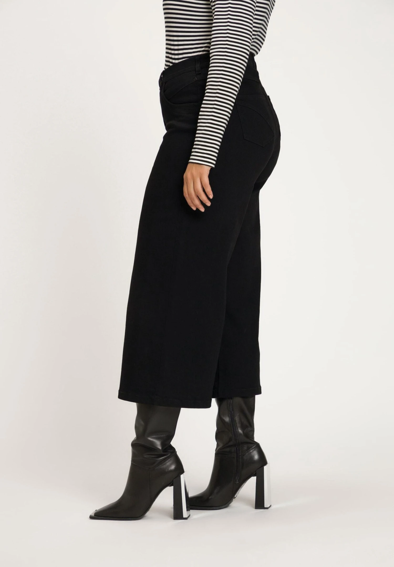 Ulla Popken MARLENE FIT - Jeansy Dzwony - Black 6 Ulla Popken MARLENE FIT - Jeansy Dzwony - Black - obrazek 4