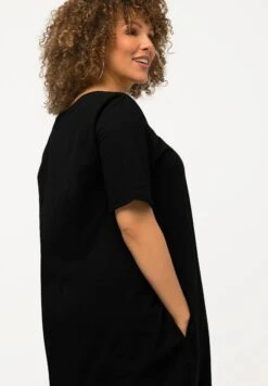 Ulla Popken A-LIJN RONDE HALS KORTE MOUWEN ZAKKEN - Sukienka Z Dżerseju - Zwart -Lindex ad26b286caa74f3c8fcf33e0260687e1