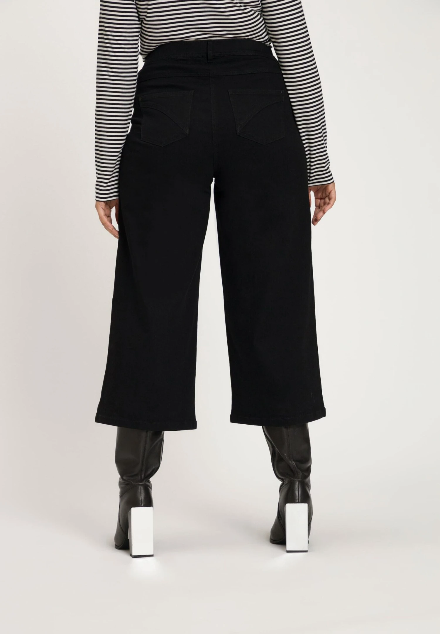 Ulla Popken MARLENE FIT - Jeansy Dzwony - Black 5 Ulla Popken MARLENE FIT - Jeansy Dzwony - Black - obrazek 3