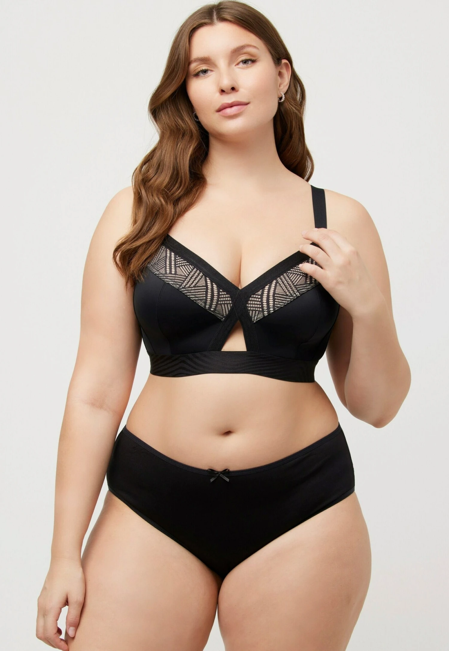 Ulla Popken Biustonosz Z Trójkątną Miseczką - Schwarz 3 Ulla Popken Biustonosz Z Trójkątną Miseczką - Schwarz