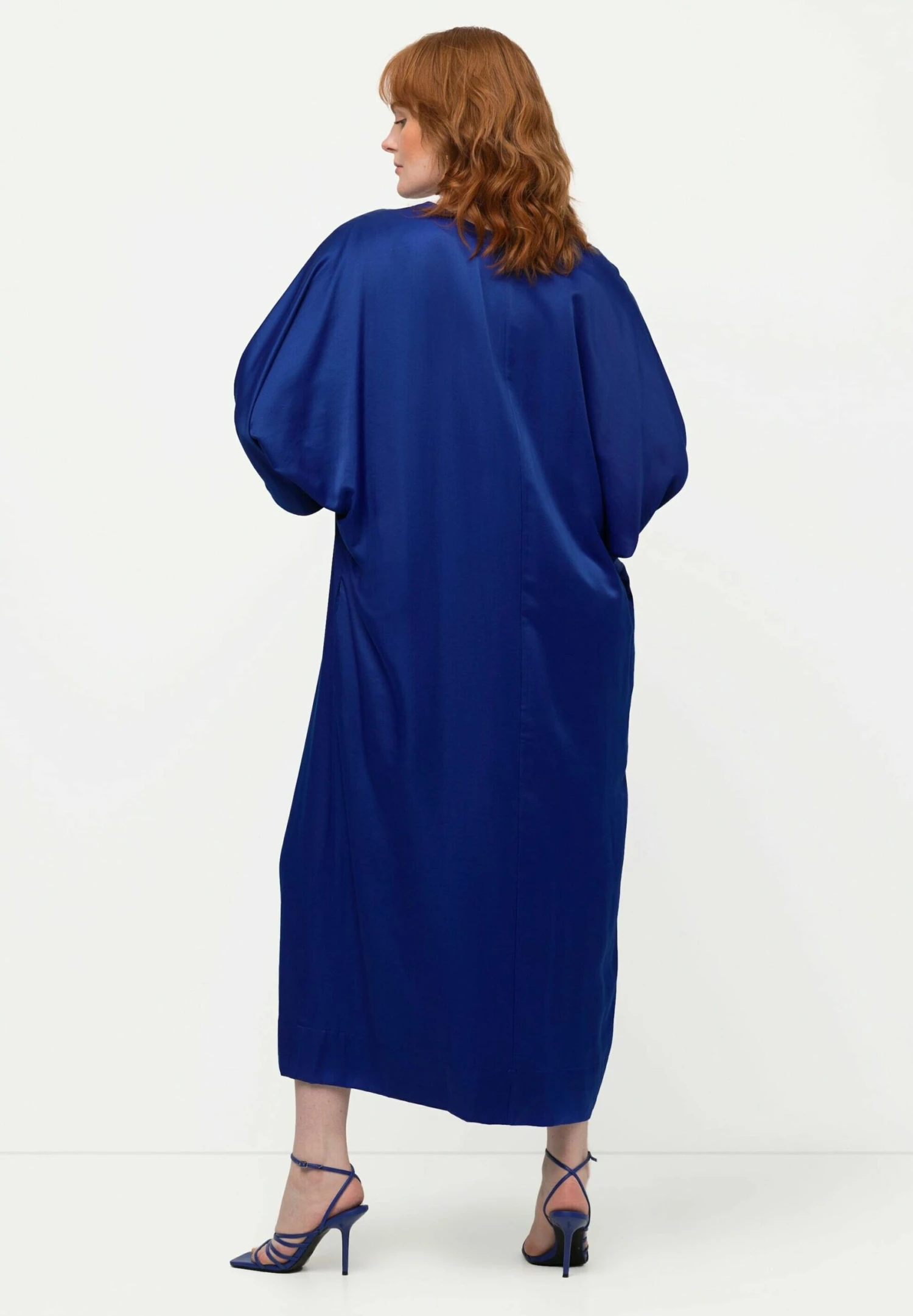 Ulla Popken V-HALS ZAKKEN - Sukienka Letnia - Donker Saffier 5 Ulla Popken V-HALS ZAKKEN - Sukienka Letnia - Donker Saffier - obrazek 3