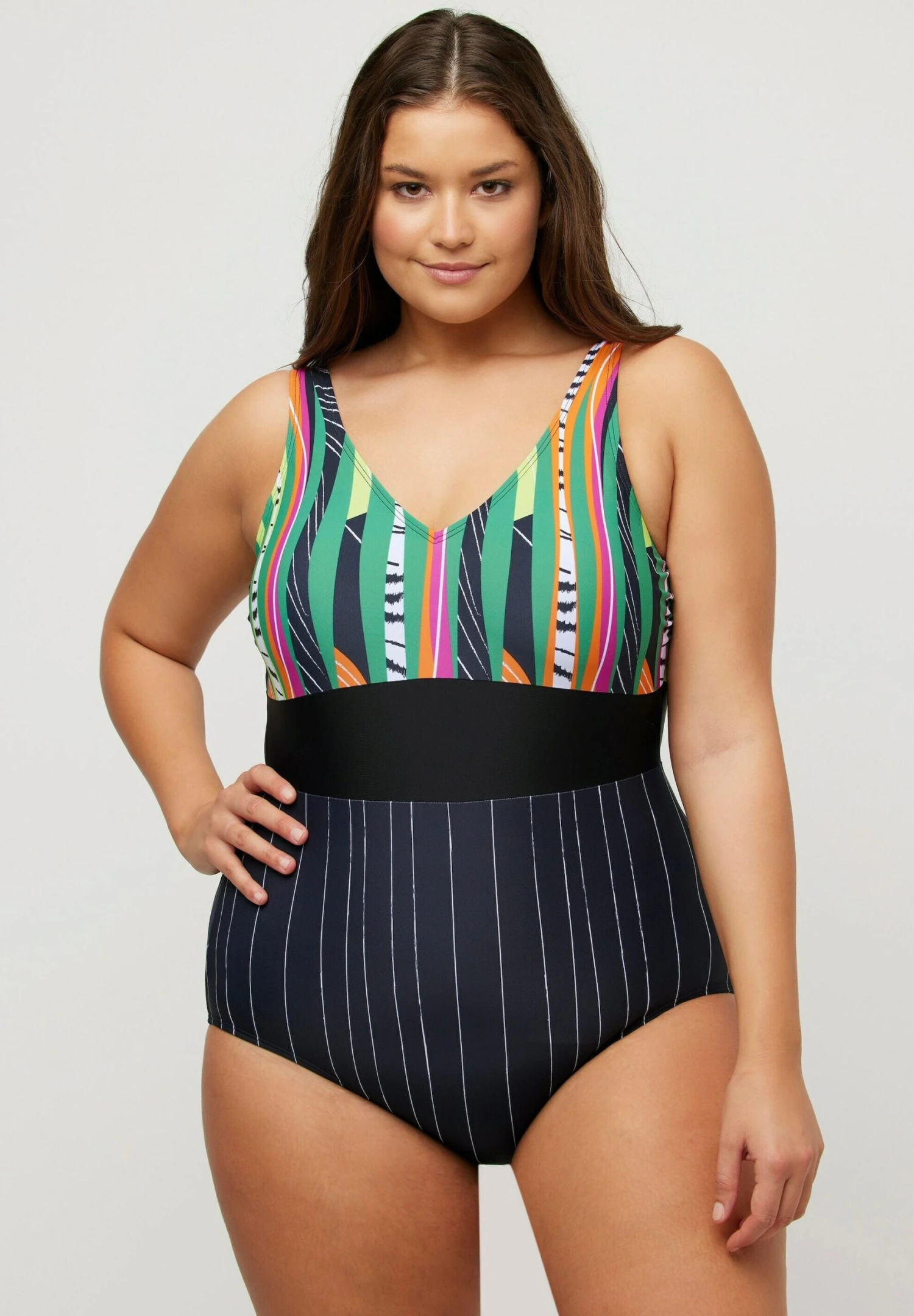 Ulla Popken BUSTE IMPRIMÉ RAYURES BONNETS SOUPLES - Kostium Kąpielowy - Noir 3 Ulla Popken BUSTE IMPRIMÉ RAYURES BONNETS SOUPLES - Kostium Kąpielowy - Noir - obrazek 2