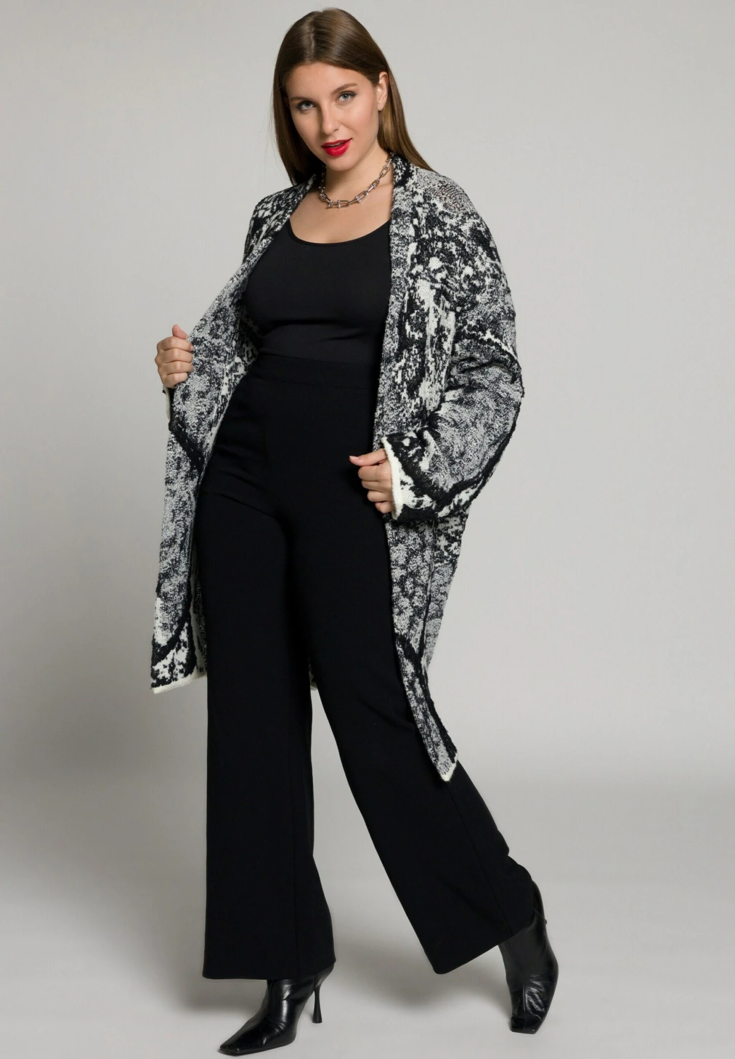 Ulla Popken LANG - Kardigan - Zwart 4 Ulla Popken LANG - Kardigan - Zwart - obrazek 2