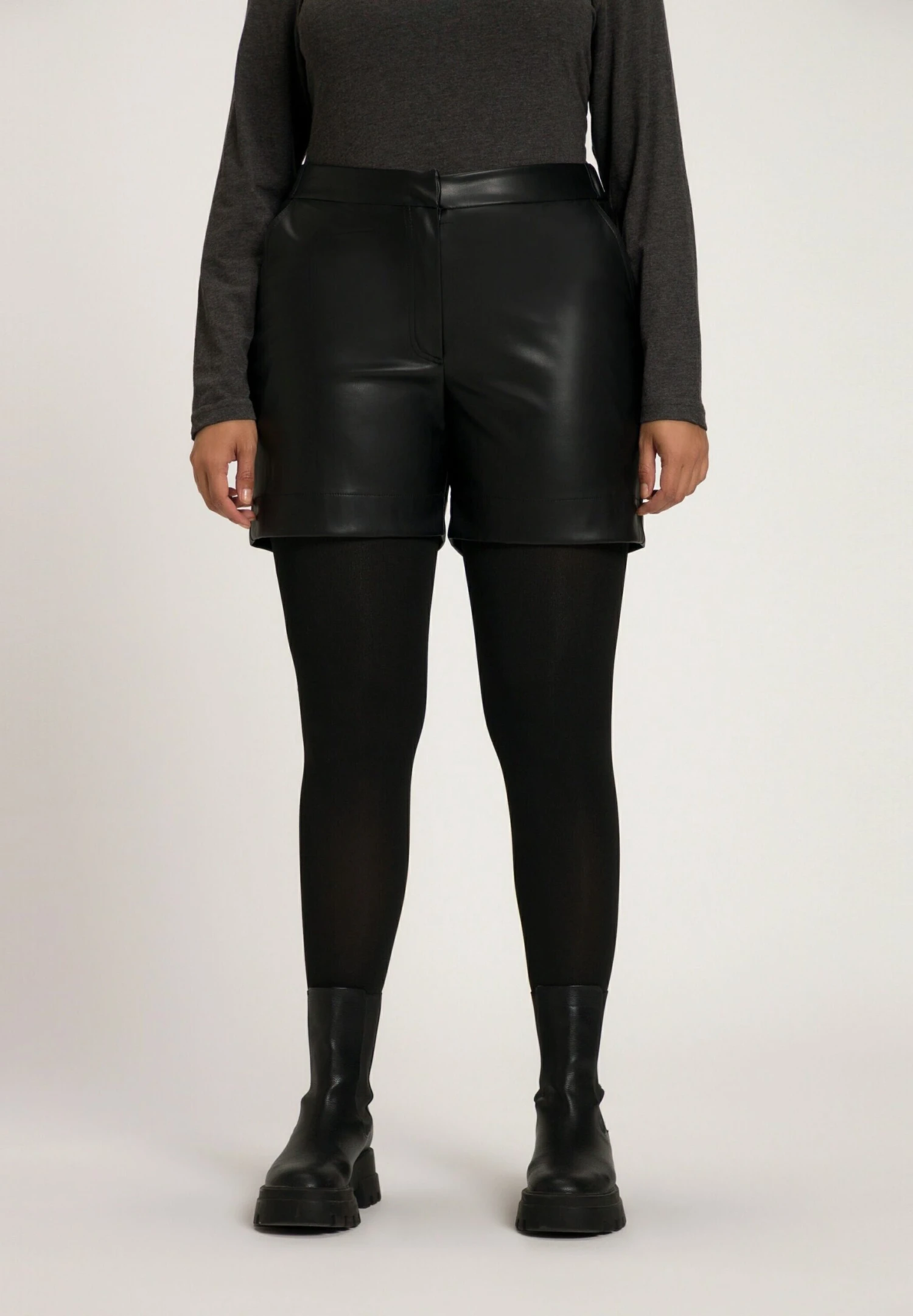 Ulla Popken Szorty - Noir 3 Ulla Popken Szorty - Noir