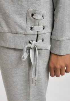 Ulla Popken HOMEWEAR LANGE MOUWEN - Bluza Rozpinana - Lichtgrijs Melange 8 Ulla Popken HOMEWEAR LANGE MOUWEN - Bluza Rozpinana - Lichtgrijs Melange -Lindex d6decf1f348a437d9f3c46e6610bff5d