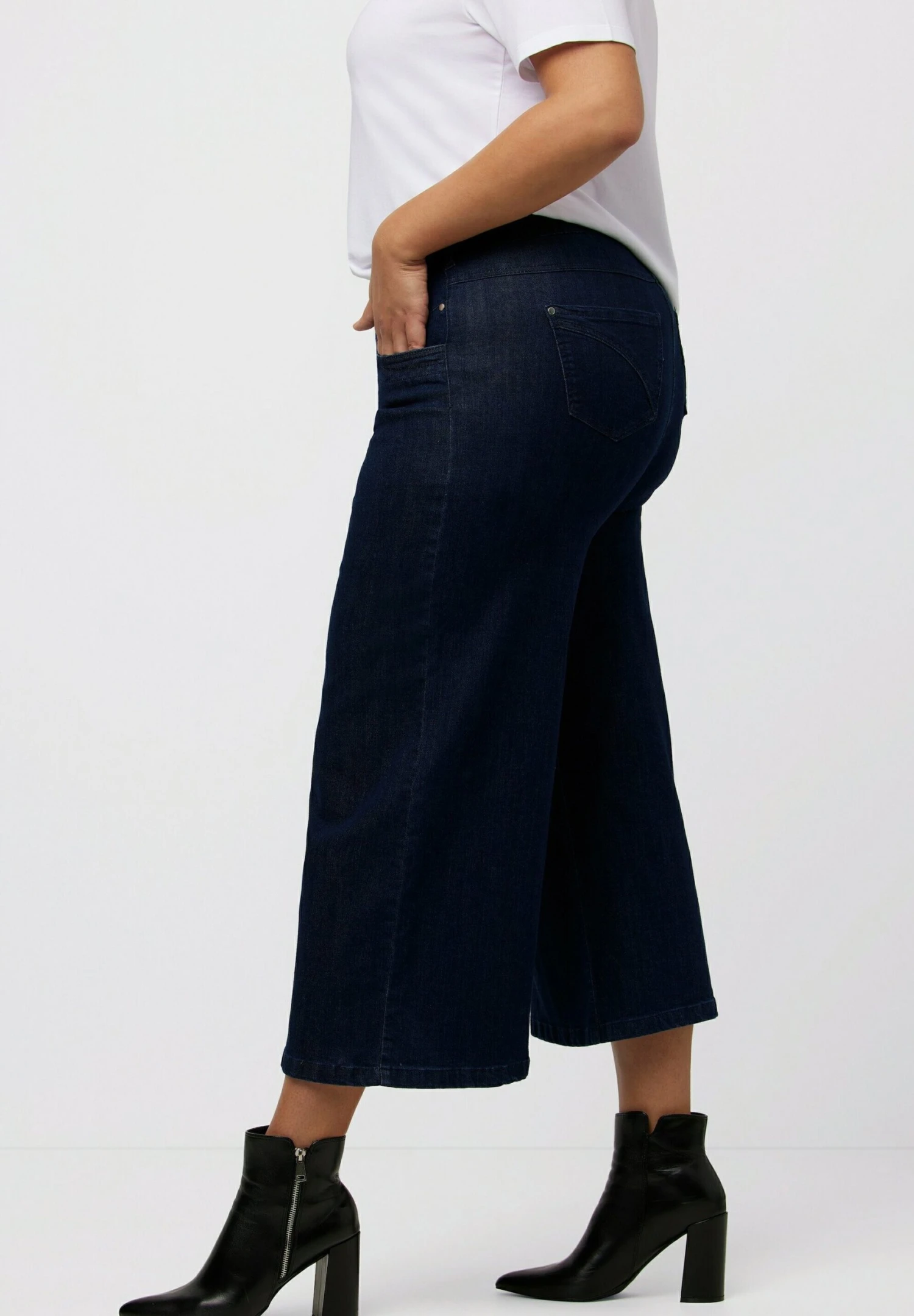 Ulla Popken MARLENE SOFT CROPPED CULOTTE - Jeansy Dzwony - Blue Denim 6 Ulla Popken MARLENE SOFT CROPPED CULOTTE - Jeansy Dzwony - Blue Denim - obrazek 5