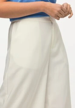 Ulla Popken Szorty - Blanc Neige 10 Ulla Popken Szorty - Blanc Neige -Lindex fafe2ece30154945986f7d3ca1b9af6c